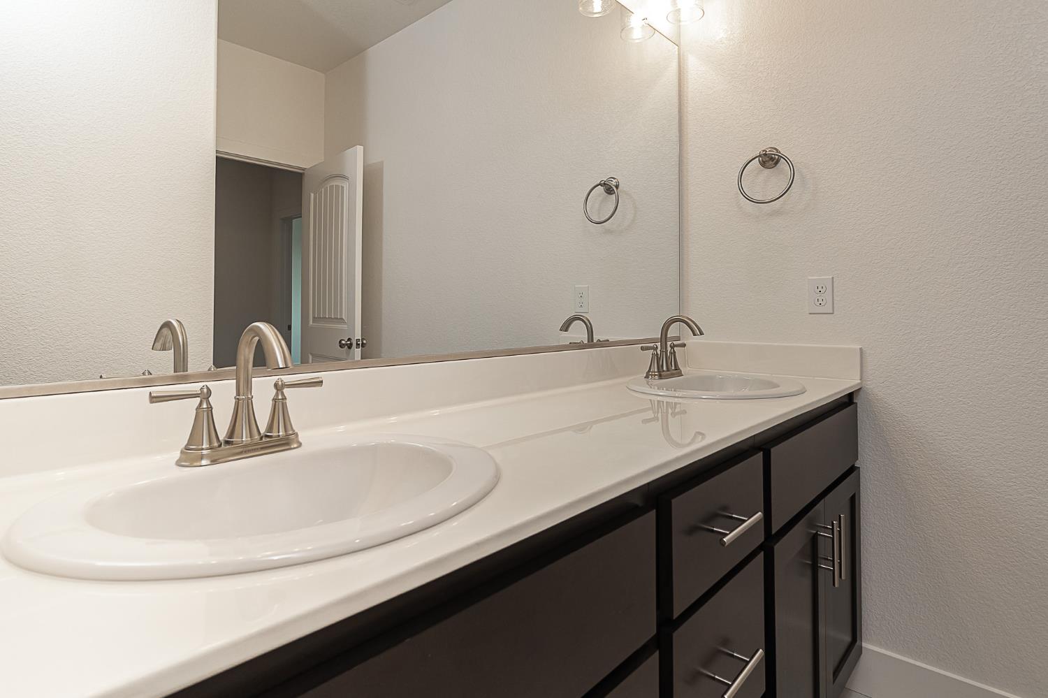 1807 Birdie St, Manteca, CA 95337