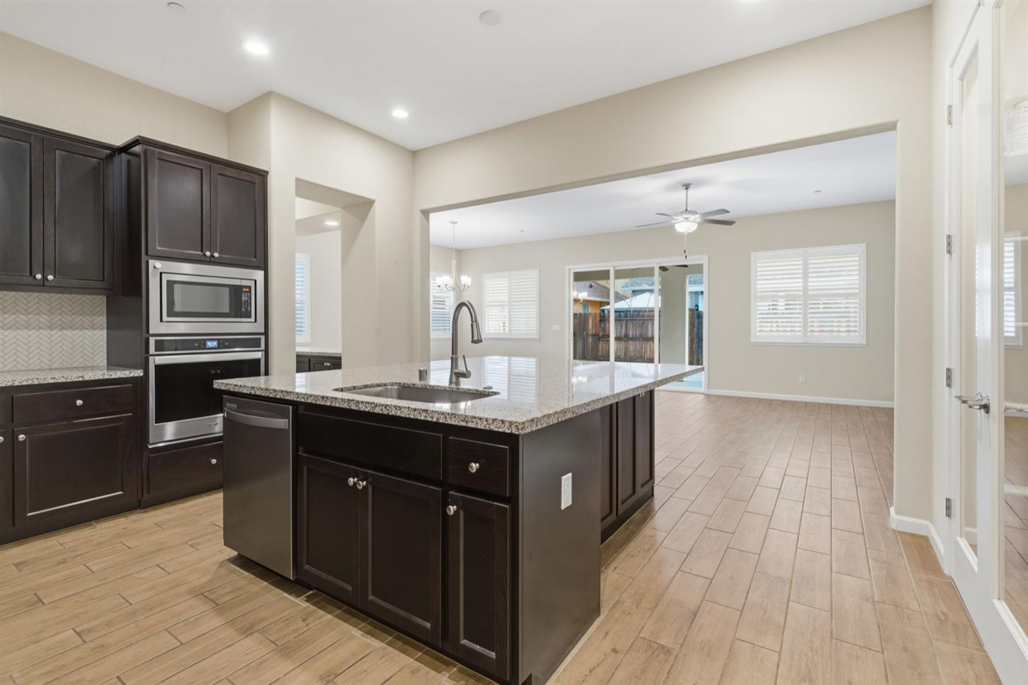 868 River Pointe Cir, Oakdale, CA 95361