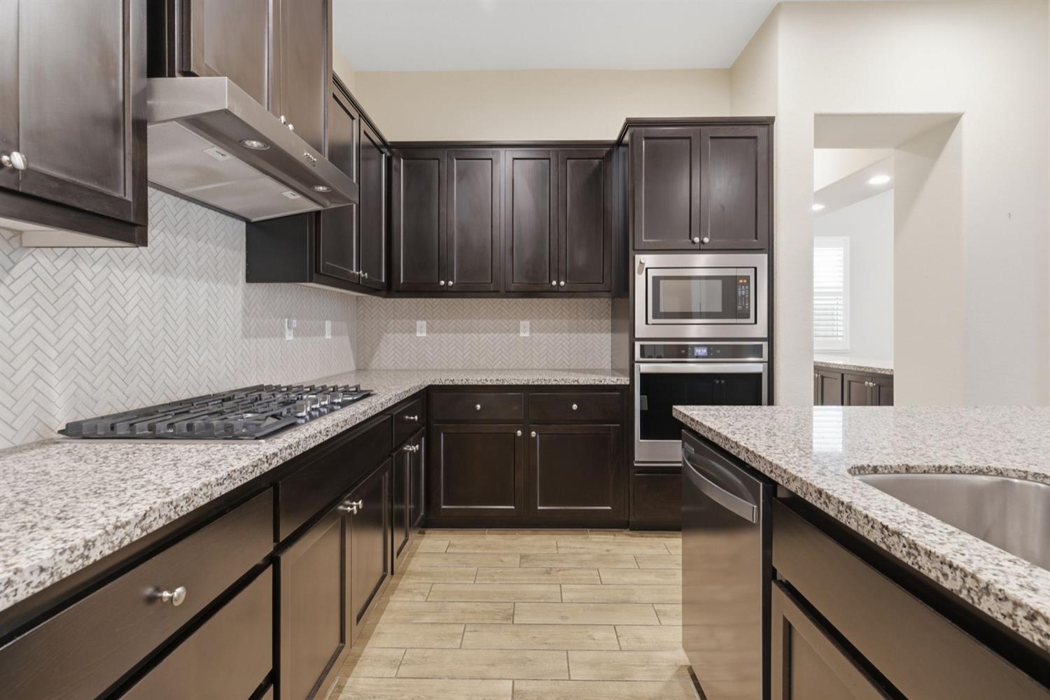 868 River Pointe Cir, Oakdale, CA 95361