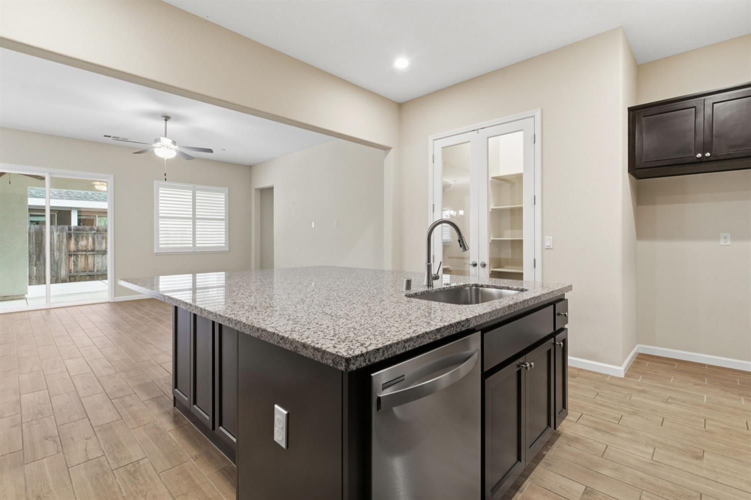 868 River Pointe Cir, Oakdale, CA 95361