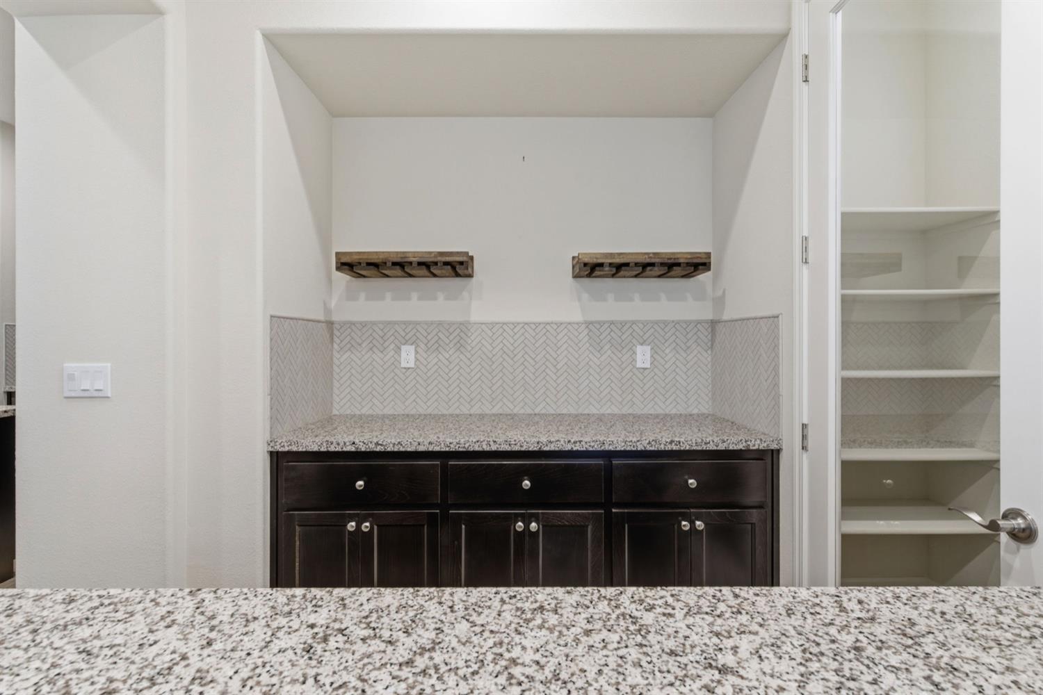 868 River Pointe Cir, Oakdale, CA 95361