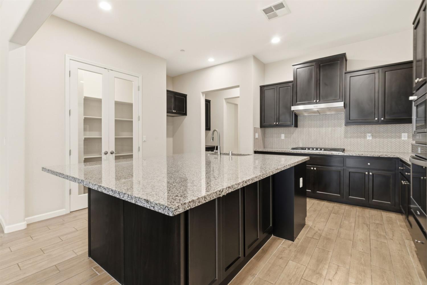 868 River Pointe Cir, Oakdale, CA 95361