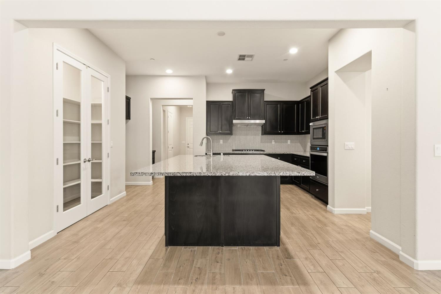 868 River Pointe Cir, Oakdale, CA 95361