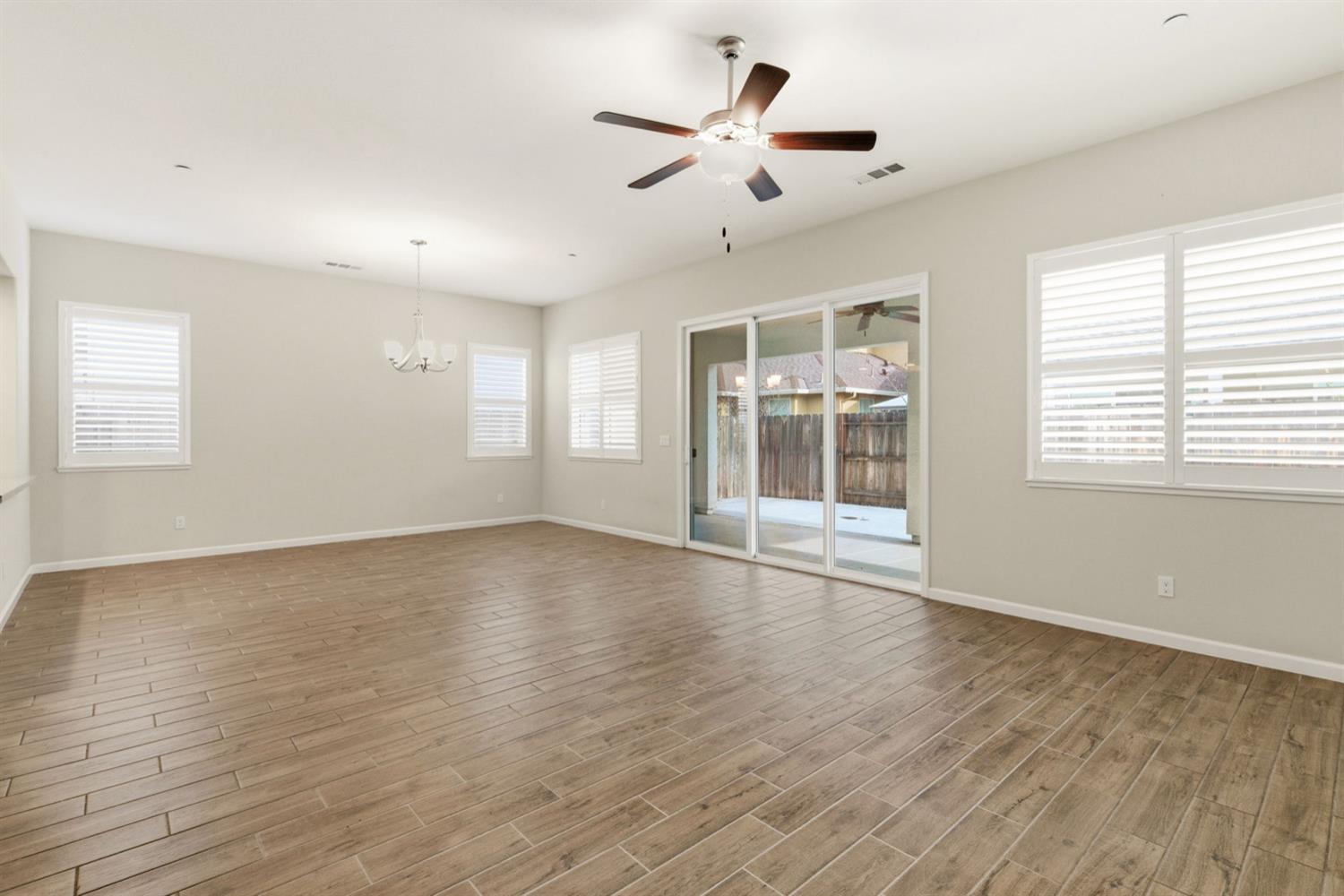 868 River Pointe Cir, Oakdale, CA 95361