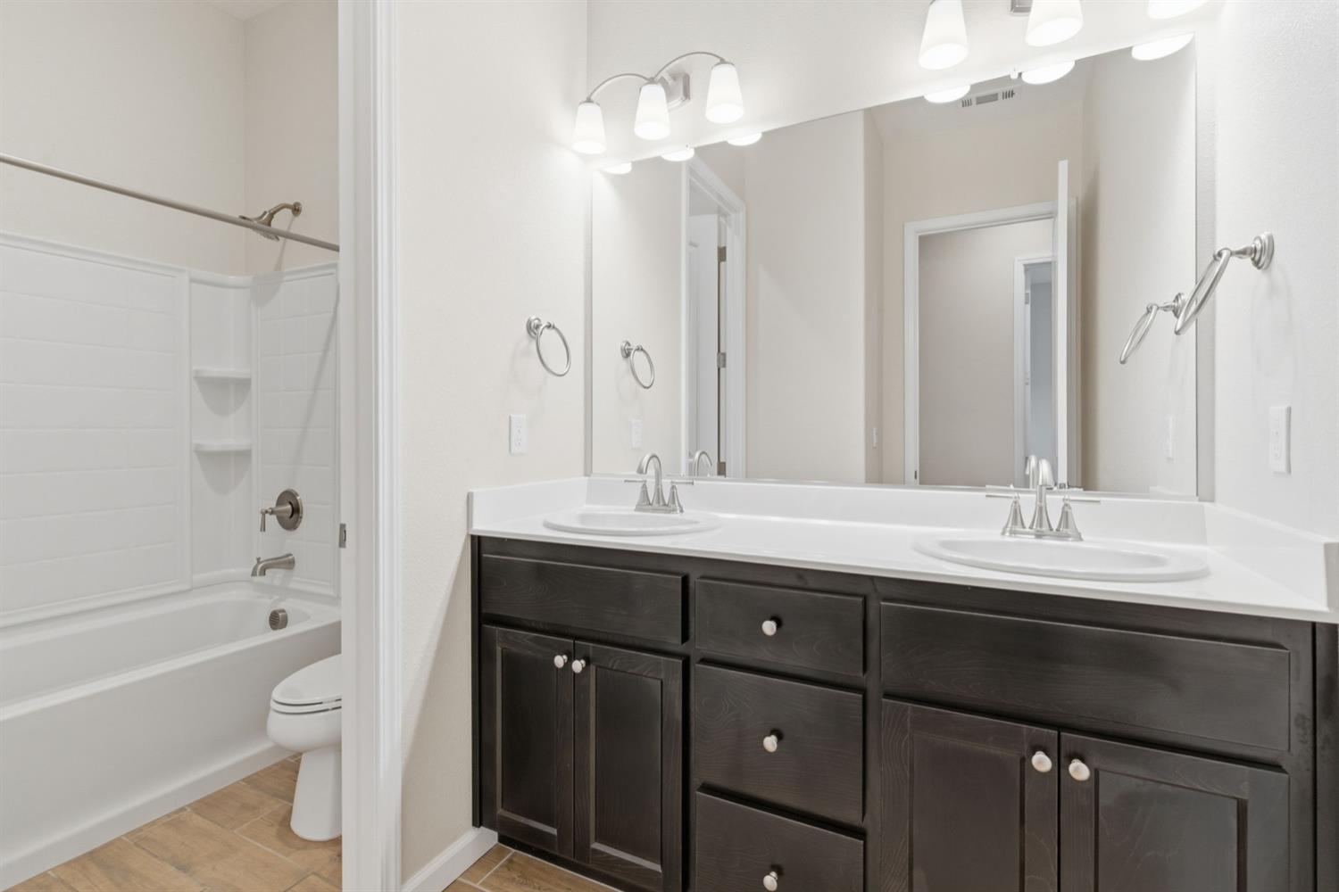 868 River Pointe Cir, Oakdale, CA 95361