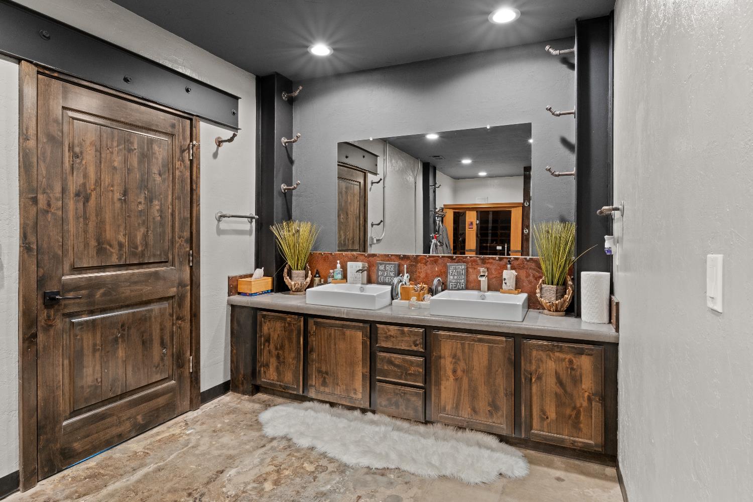 510 W Robertson Blvd, Chowchilla, CA 93610