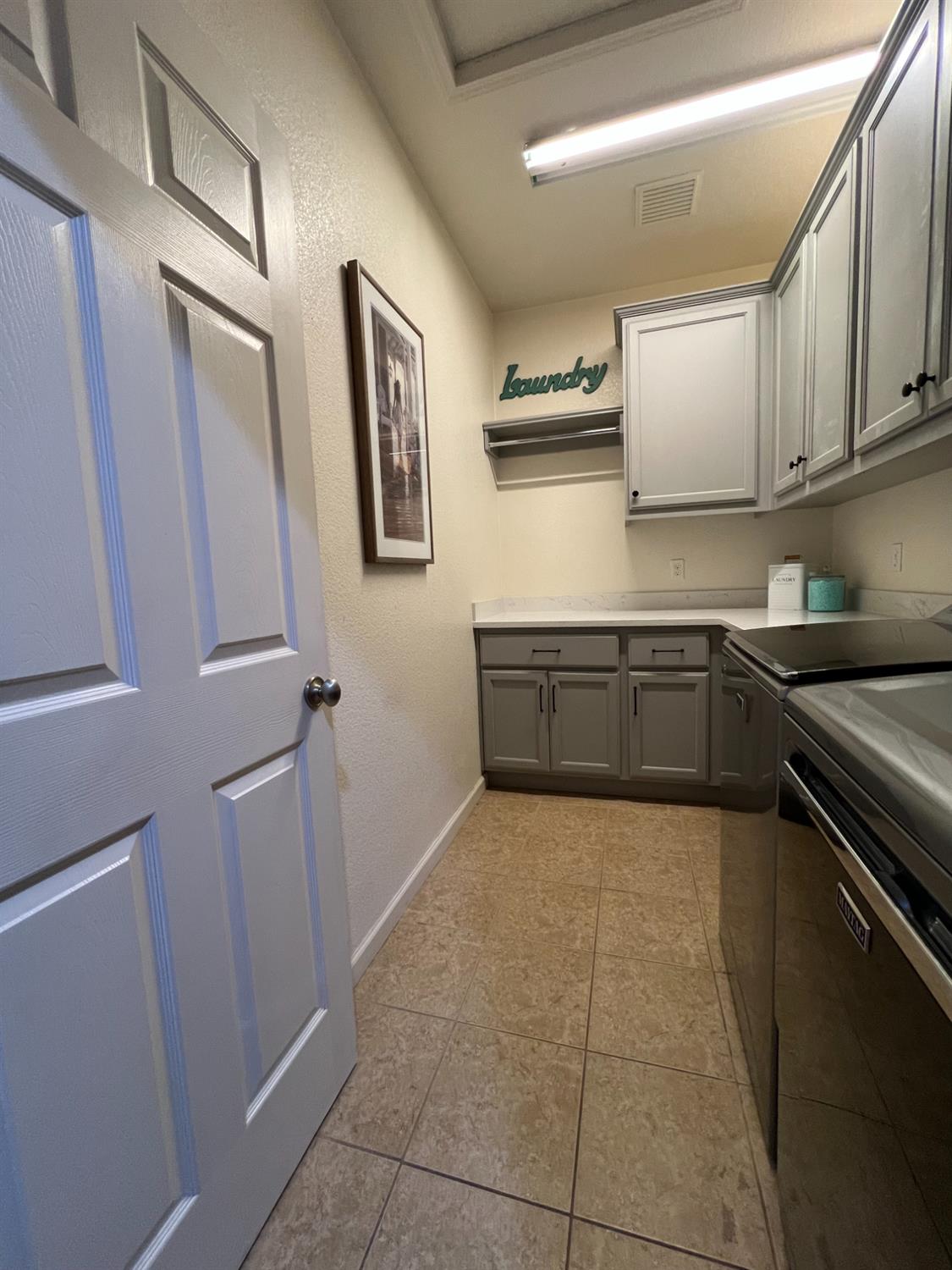 1766 W Dalia Pl, Manteca, CA 95337