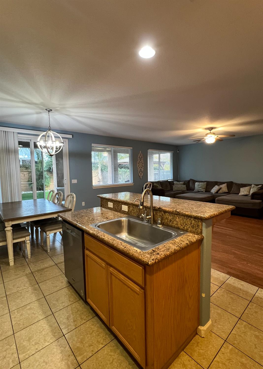 1766 W Dalia Pl, Manteca, CA 95337