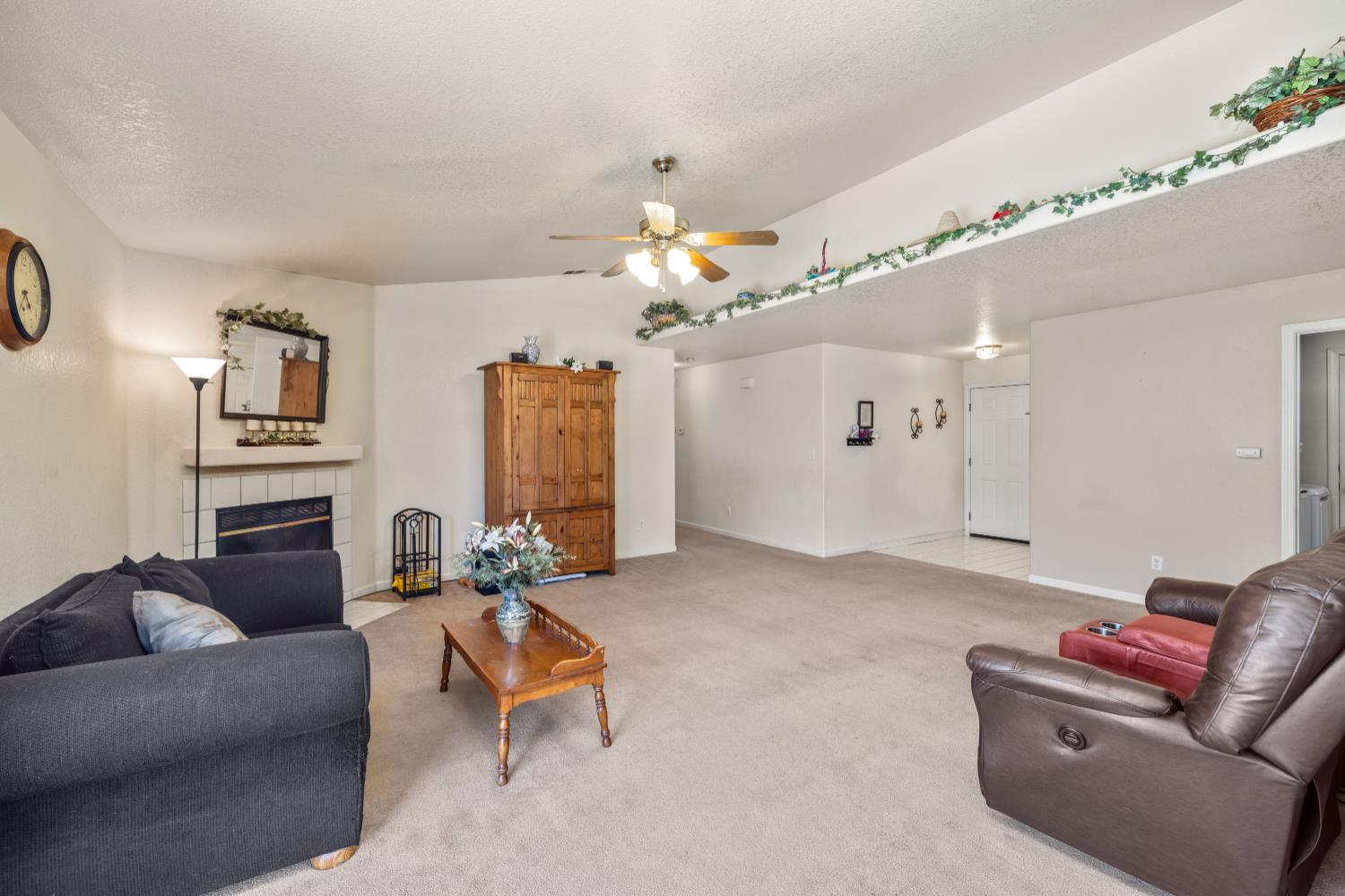 1637 Fantasy Ct, Modesto, CA 95351