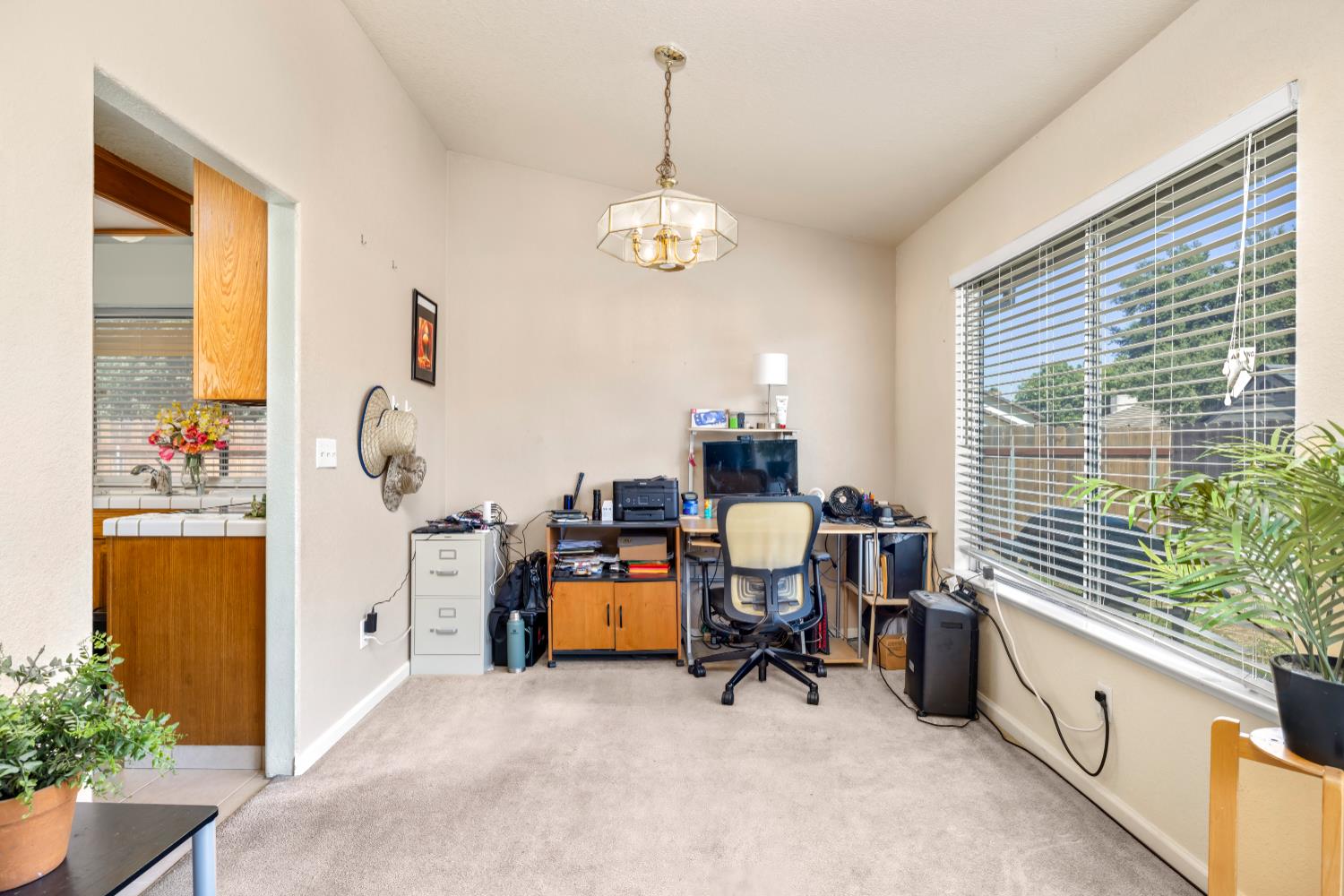 1637 Fantasy Ct, Modesto, CA 95351