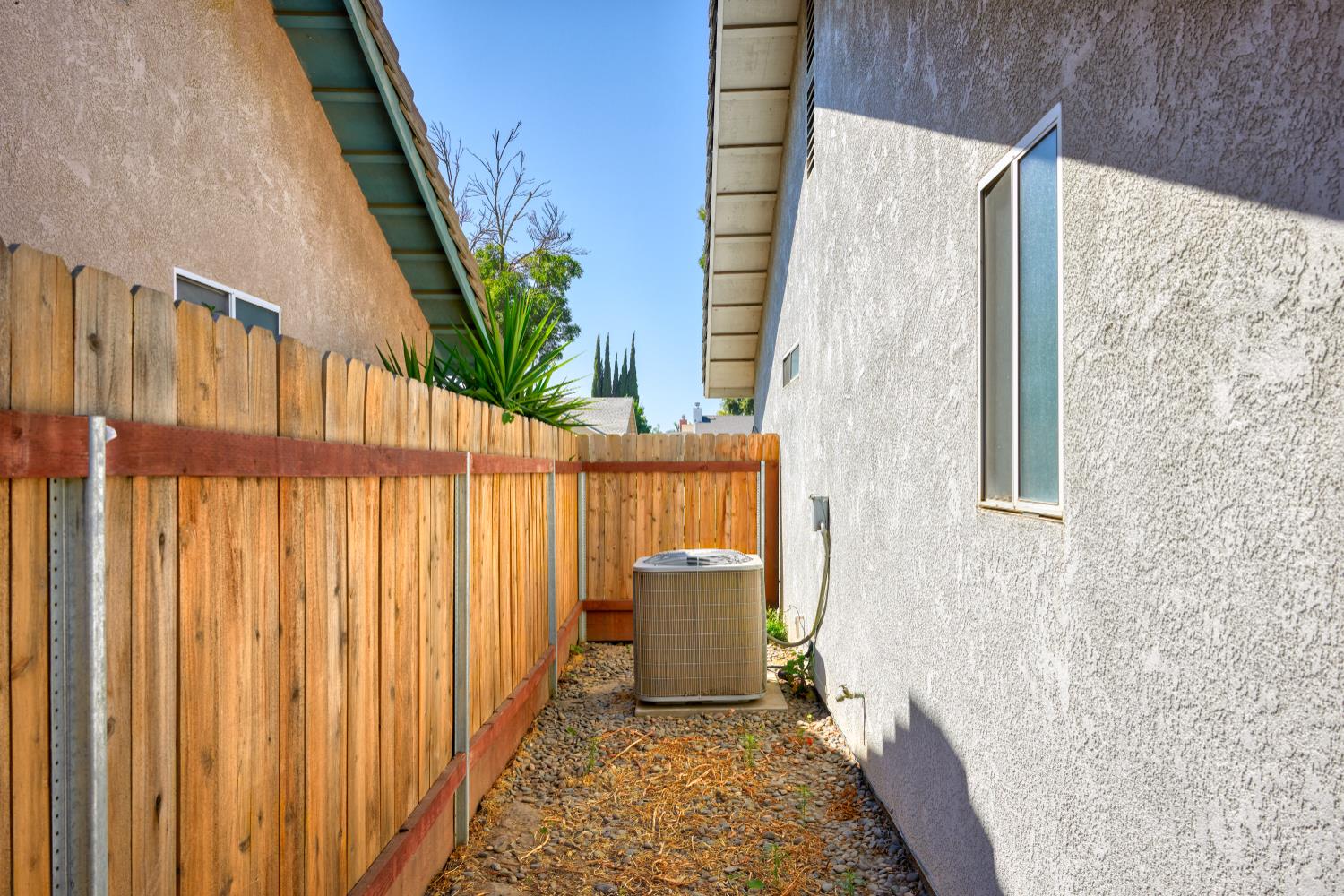 1637 Fantasy Ct, Modesto, CA 95351