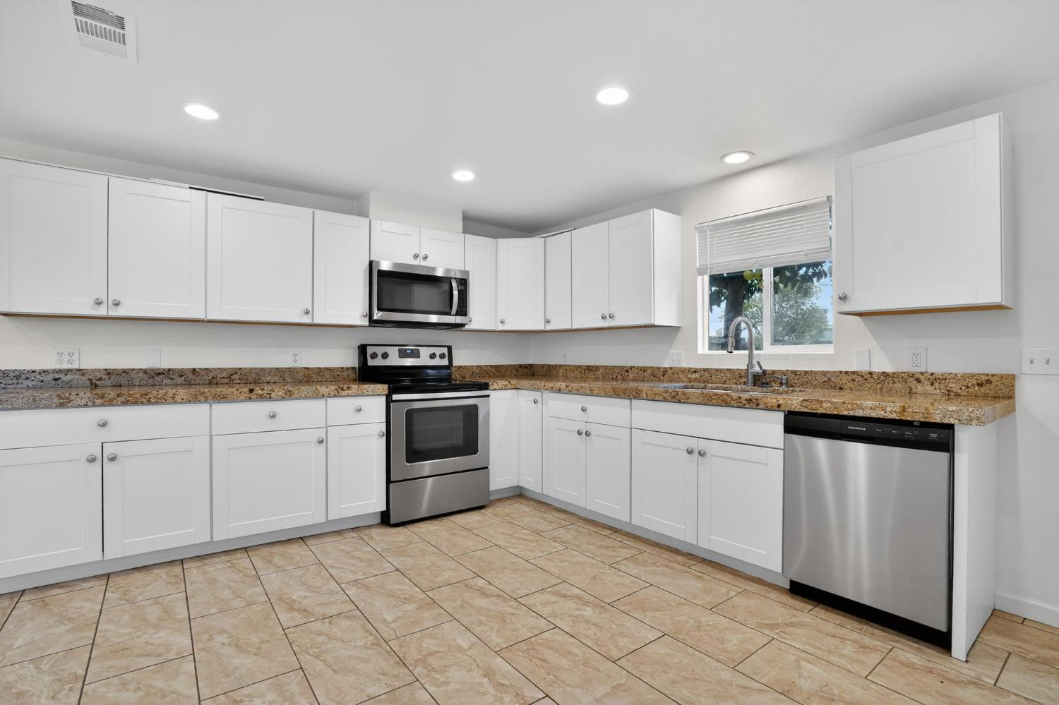 418 E Granger Ave, Modesto, CA 95350