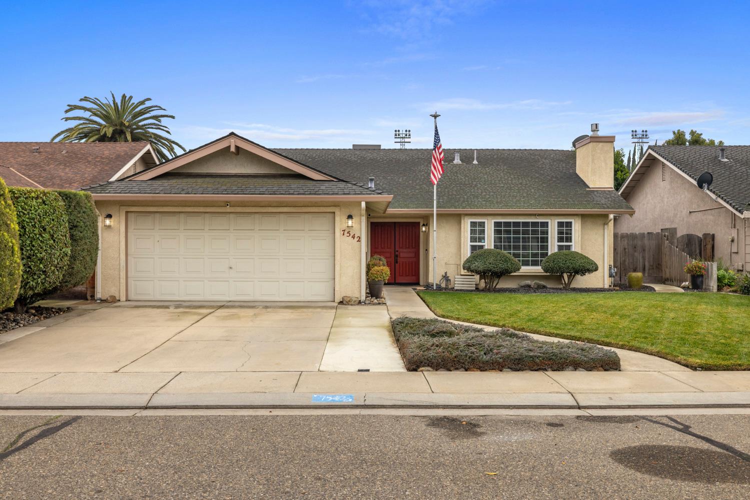 7542 Locust St, Hughson, CA 95326