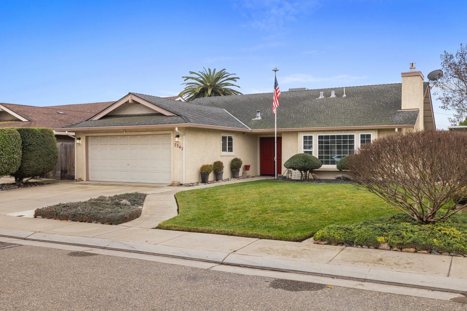7542 Locust St, Hughson, CA 95326