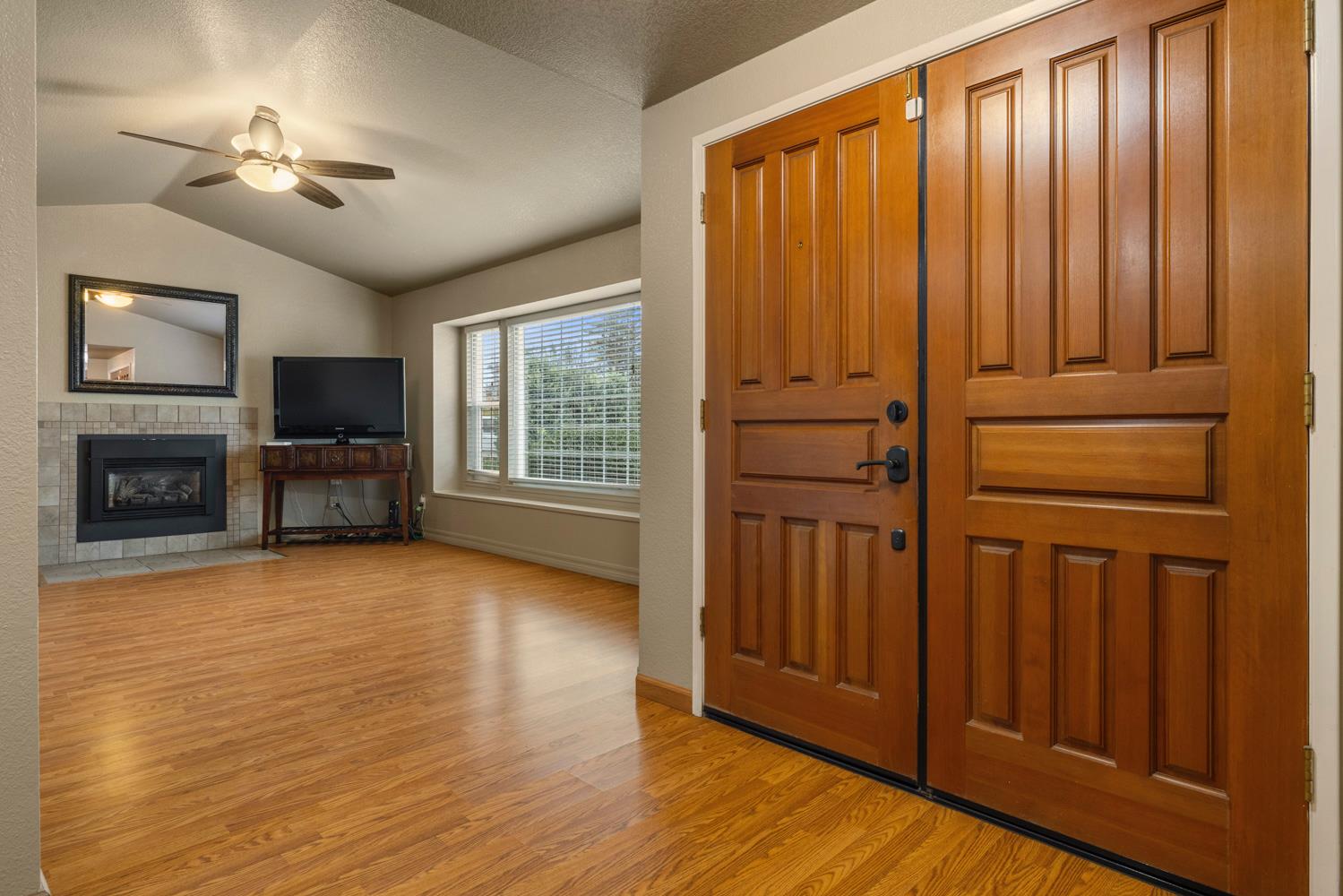 7542 Locust St, Hughson, CA 95326