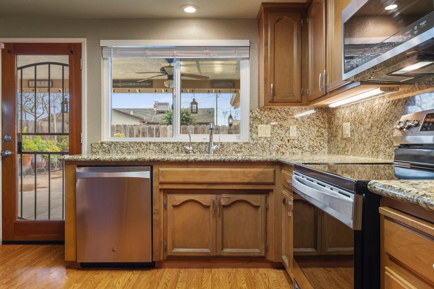 7542 Locust St, Hughson, CA 95326