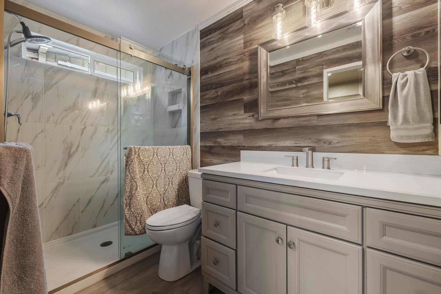 7542 Locust St, Hughson, CA 95326