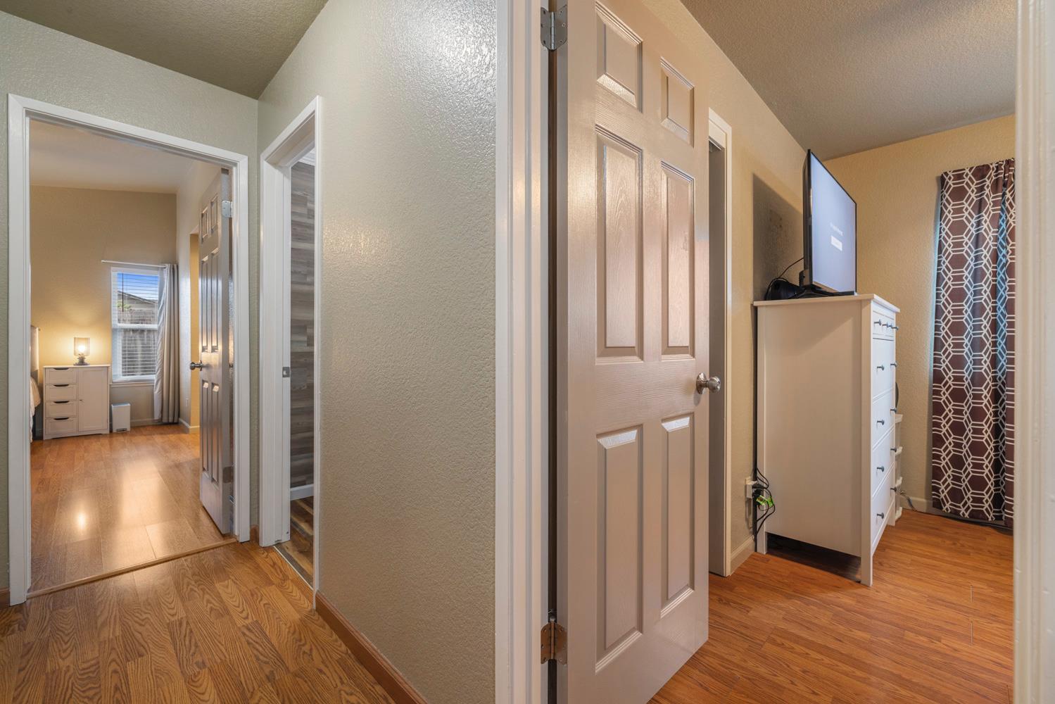 7542 Locust St, Hughson, CA 95326