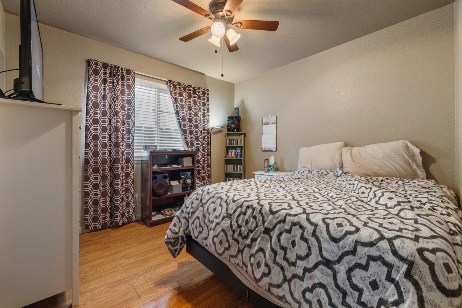 7542 Locust St, Hughson, CA 95326