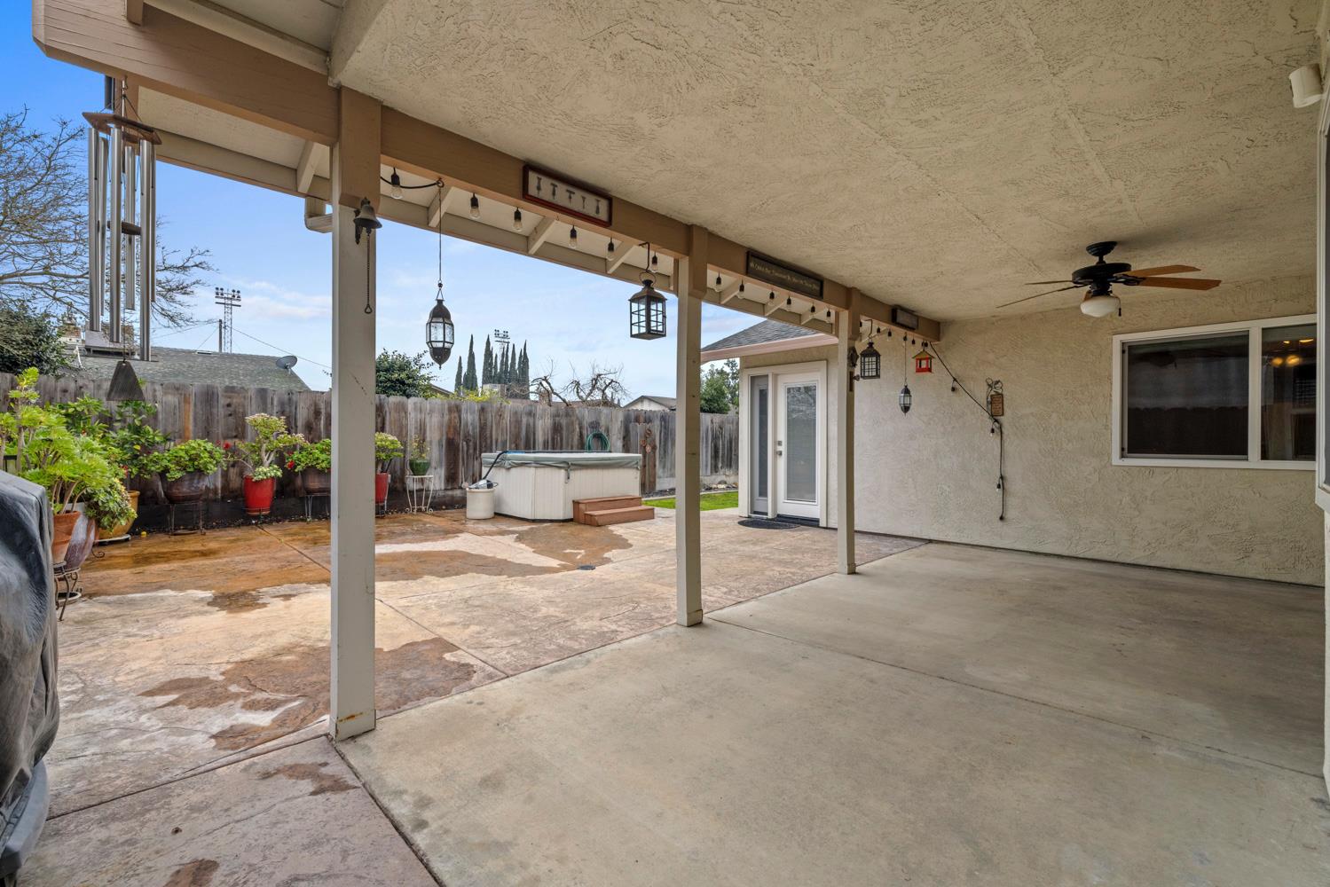 7542 Locust St, Hughson, CA 95326