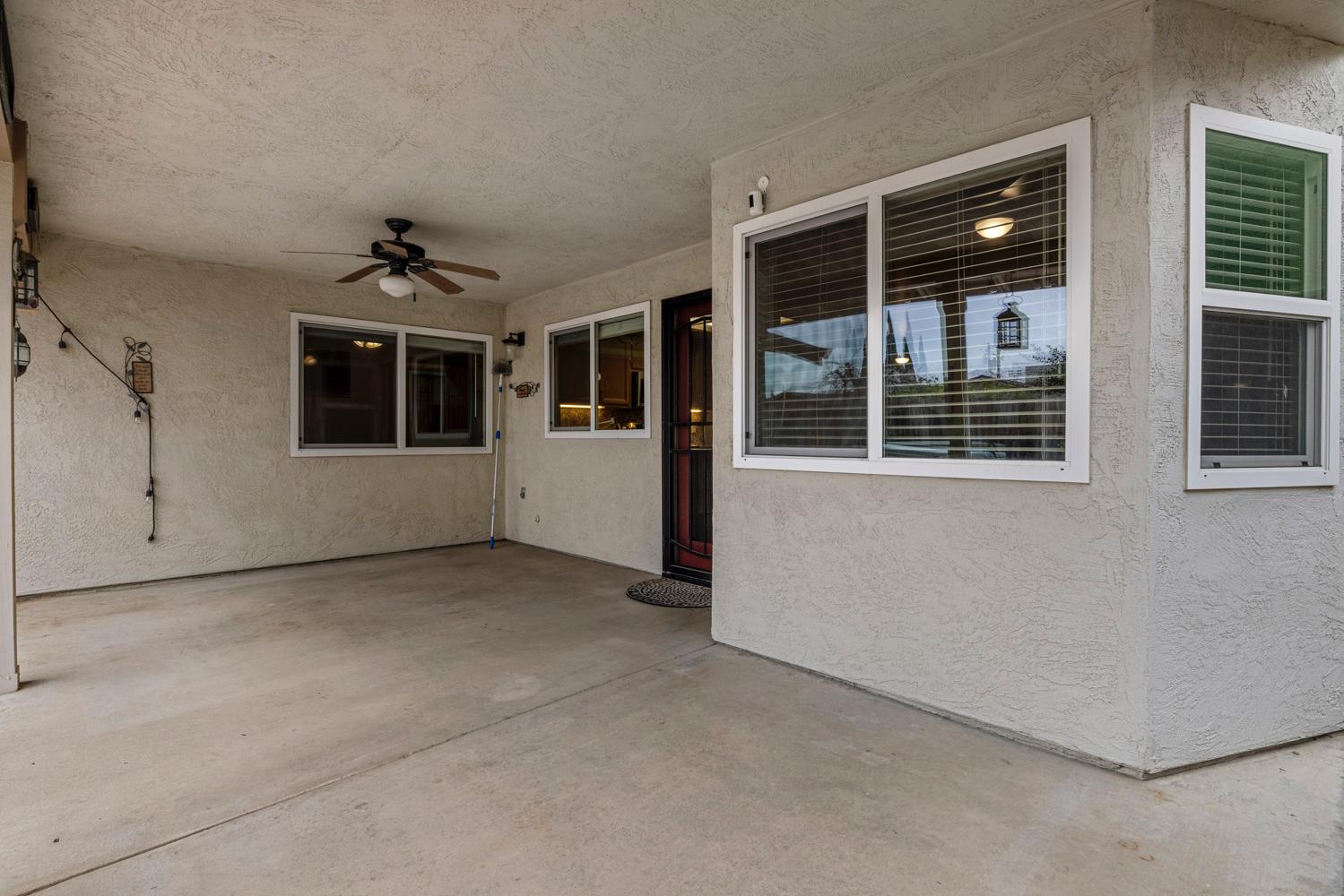 7542 Locust St, Hughson, CA 95326