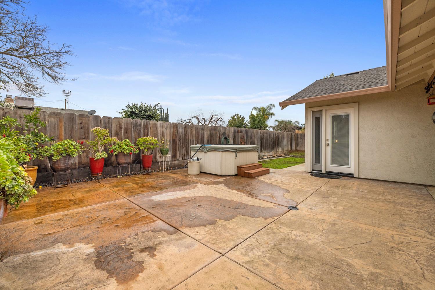 7542 Locust St, Hughson, CA 95326