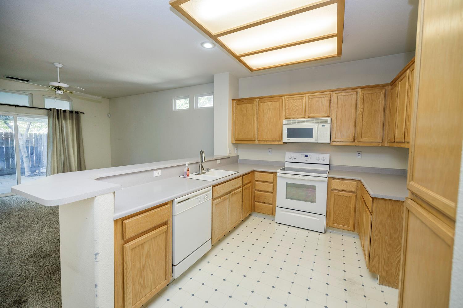 2123 Spring Blossom Ln, Turlock, CA 95382