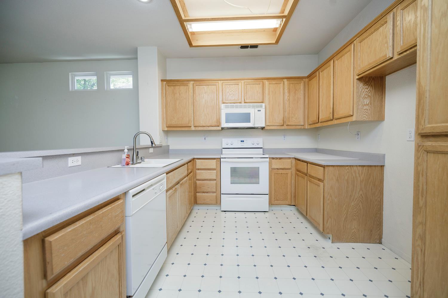 2123 Spring Blossom Ln, Turlock, CA 95382