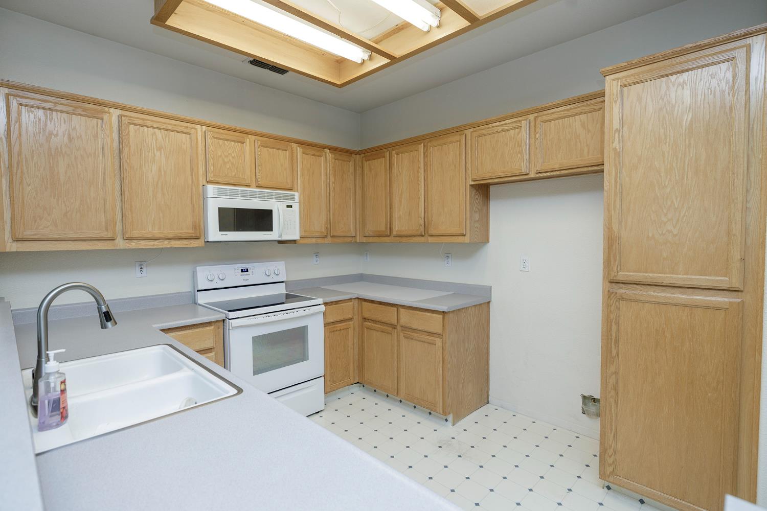 2123 Spring Blossom Ln, Turlock, CA 95382