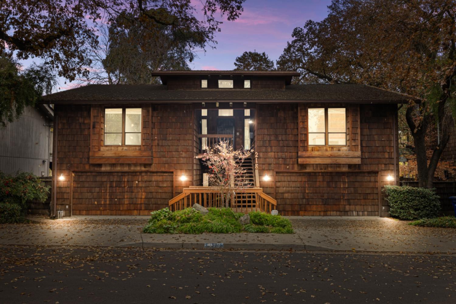 218 Brook Way, Modesto, CA 95354