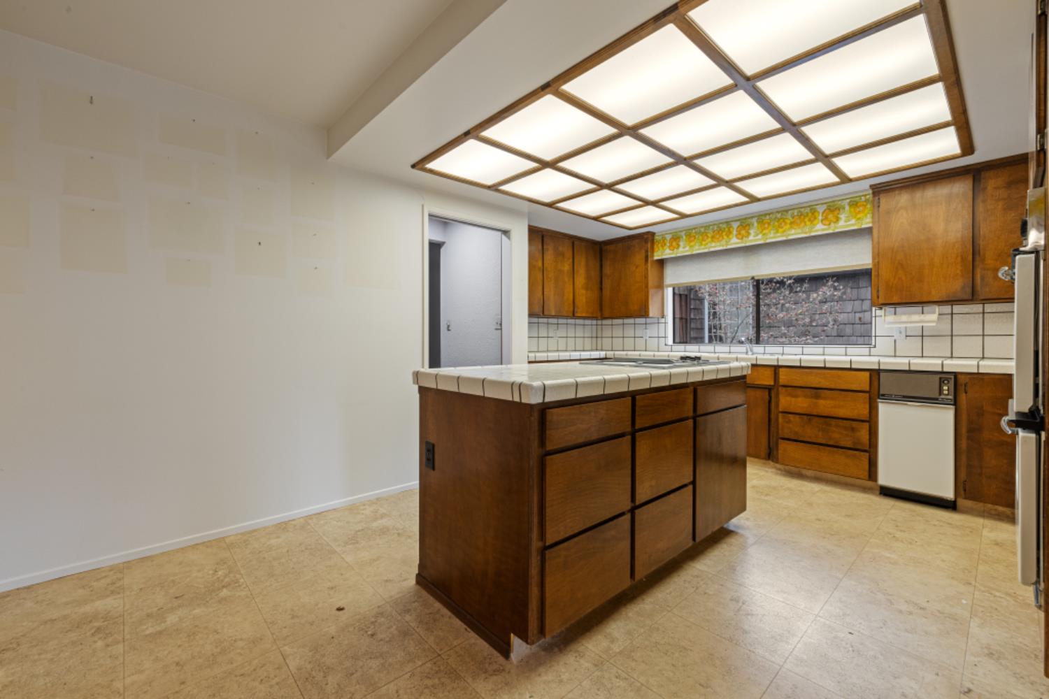 218 Brook Way, Modesto, CA 95354