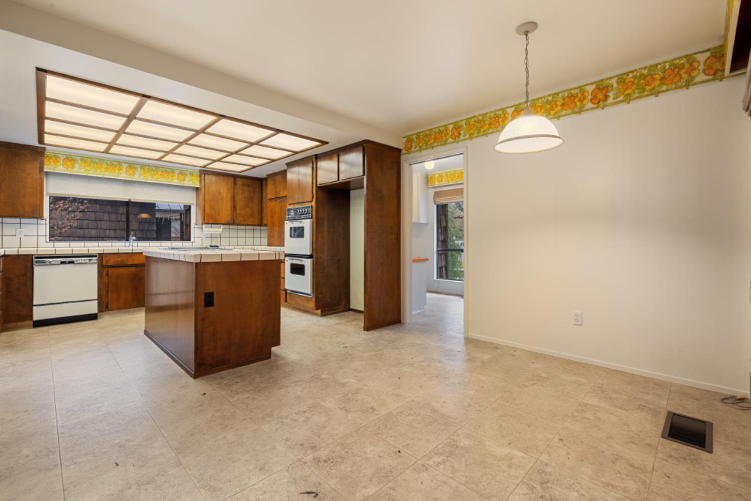 218 Brook Way, Modesto, CA 95354