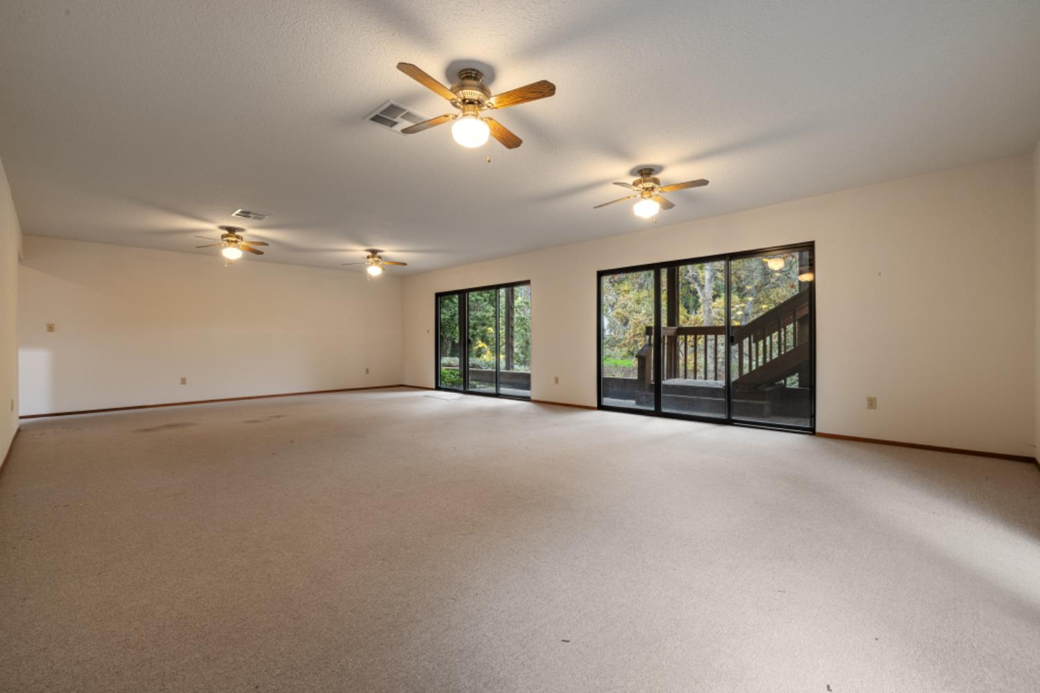 218 Brook Way, Modesto, CA 95354