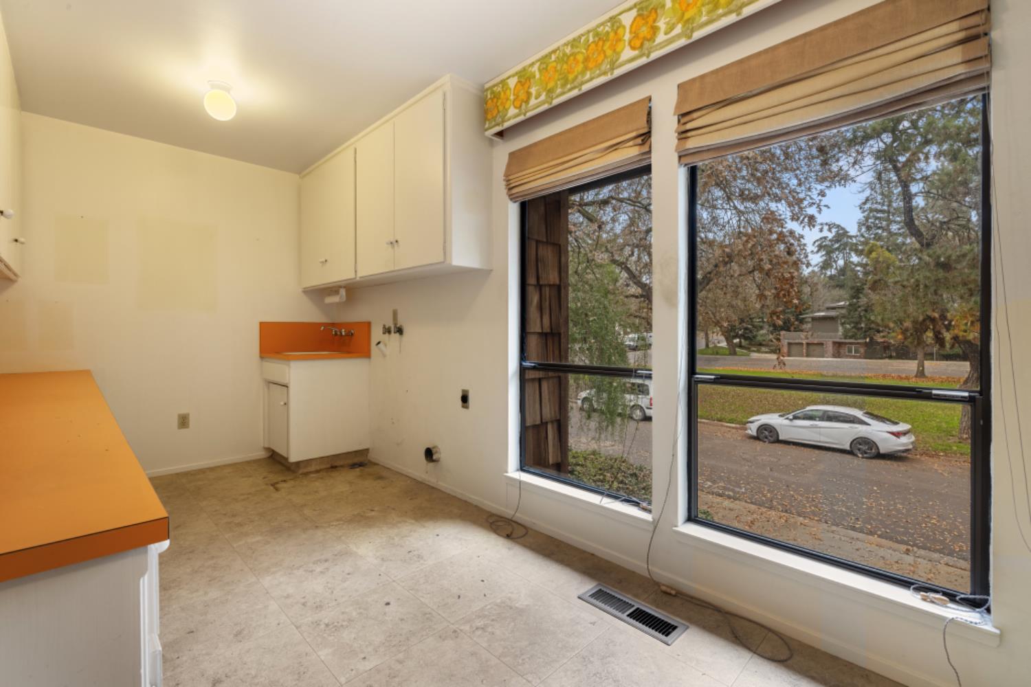 218 Brook Way, Modesto, CA 95354