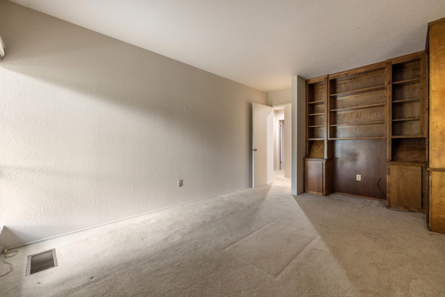 218 Brook Way, Modesto, CA 95354