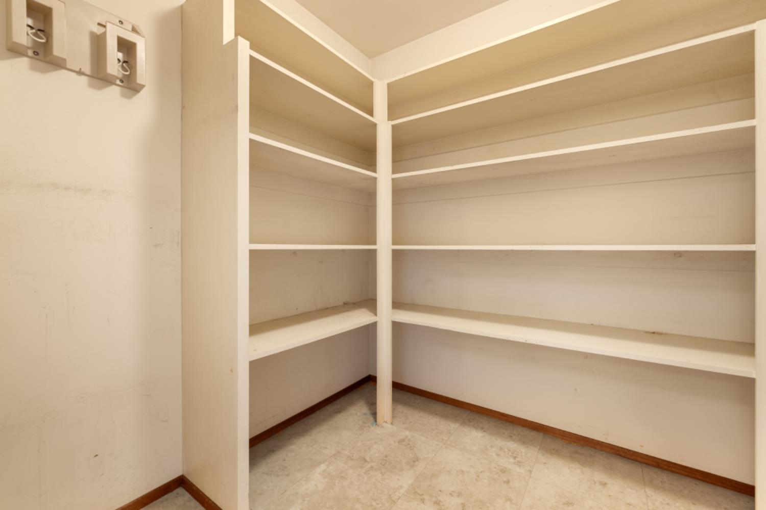 218 Brook Way, Modesto, CA 95354