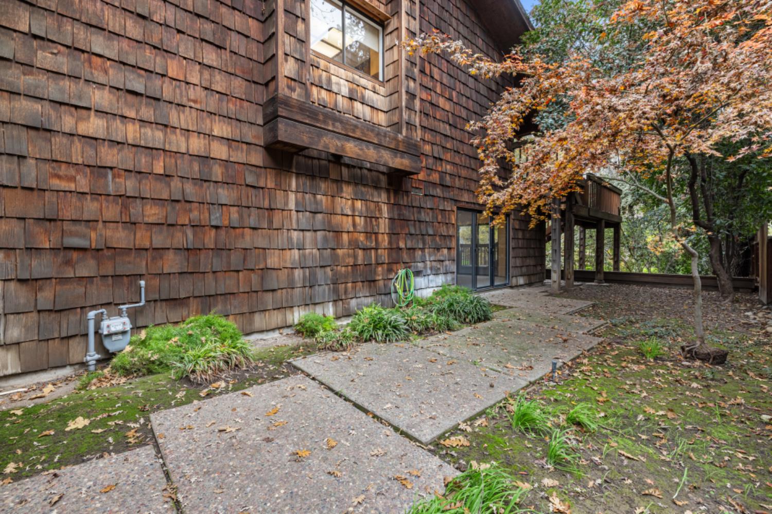 218 Brook Way, Modesto, CA 95354