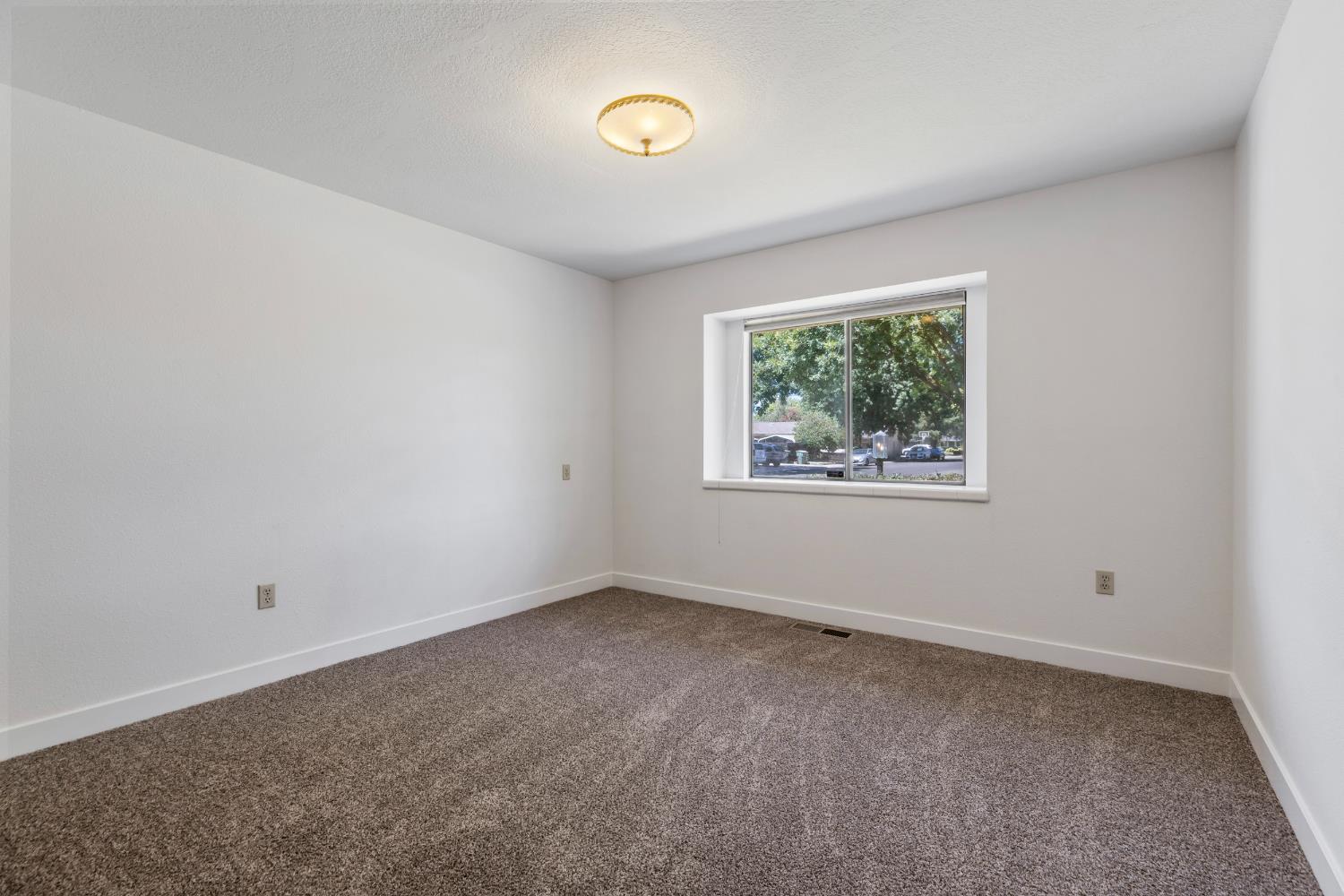 2620 Portsmouth Ln, Modesto, CA 95355