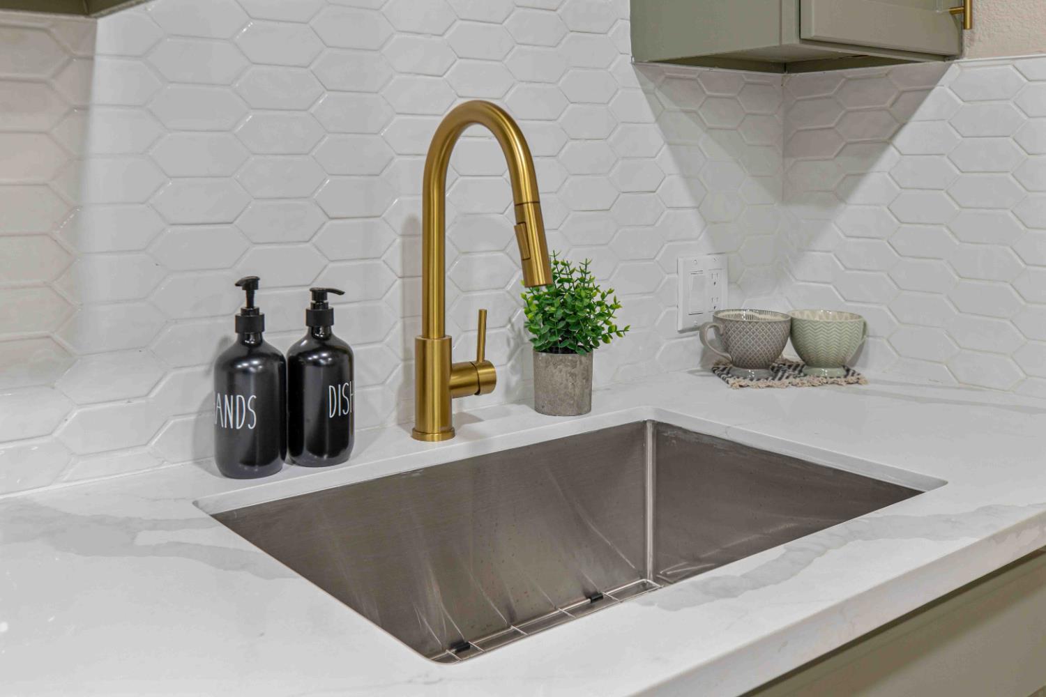 223 Achor Ct, Modesto, CA 95354