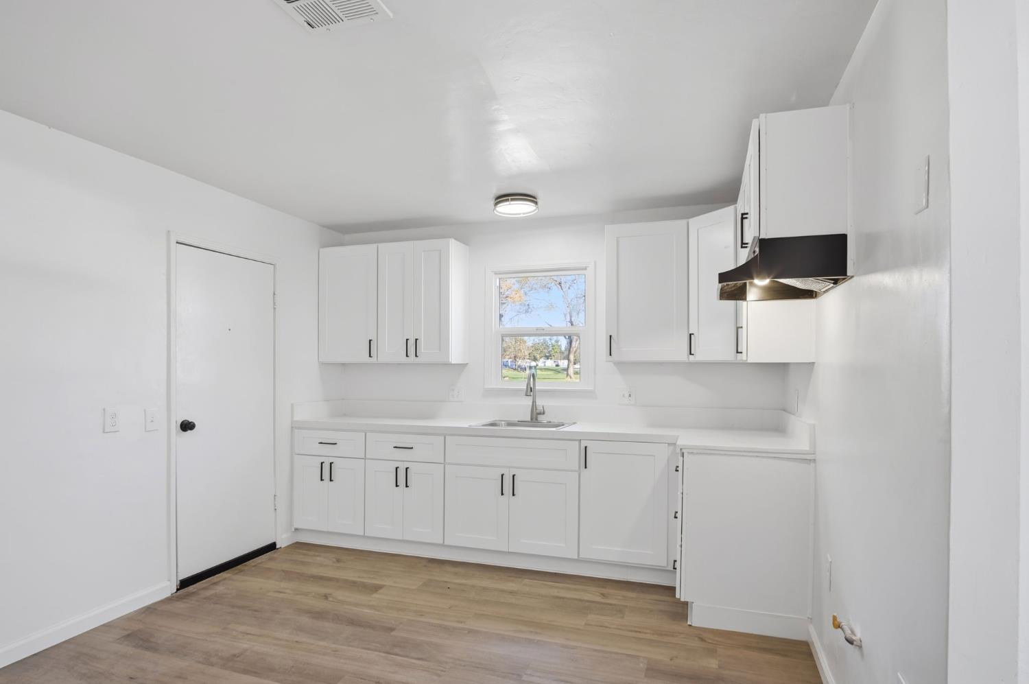 816 Dawn Dr, Modesto, CA 95350