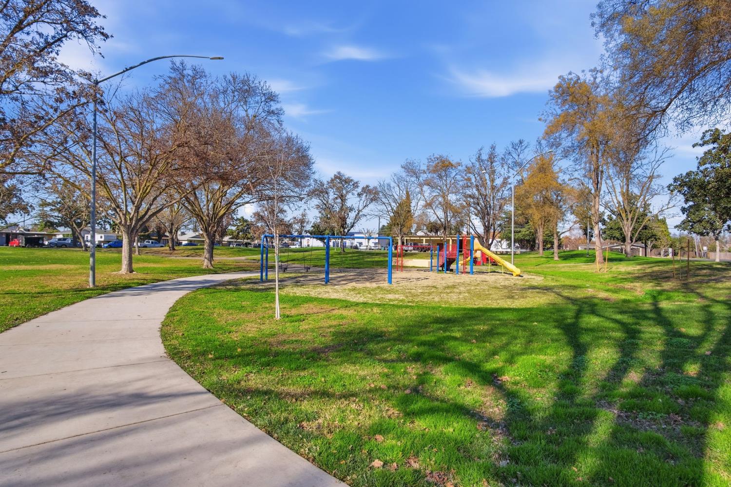 816 Dawn Dr, Modesto, CA 95350