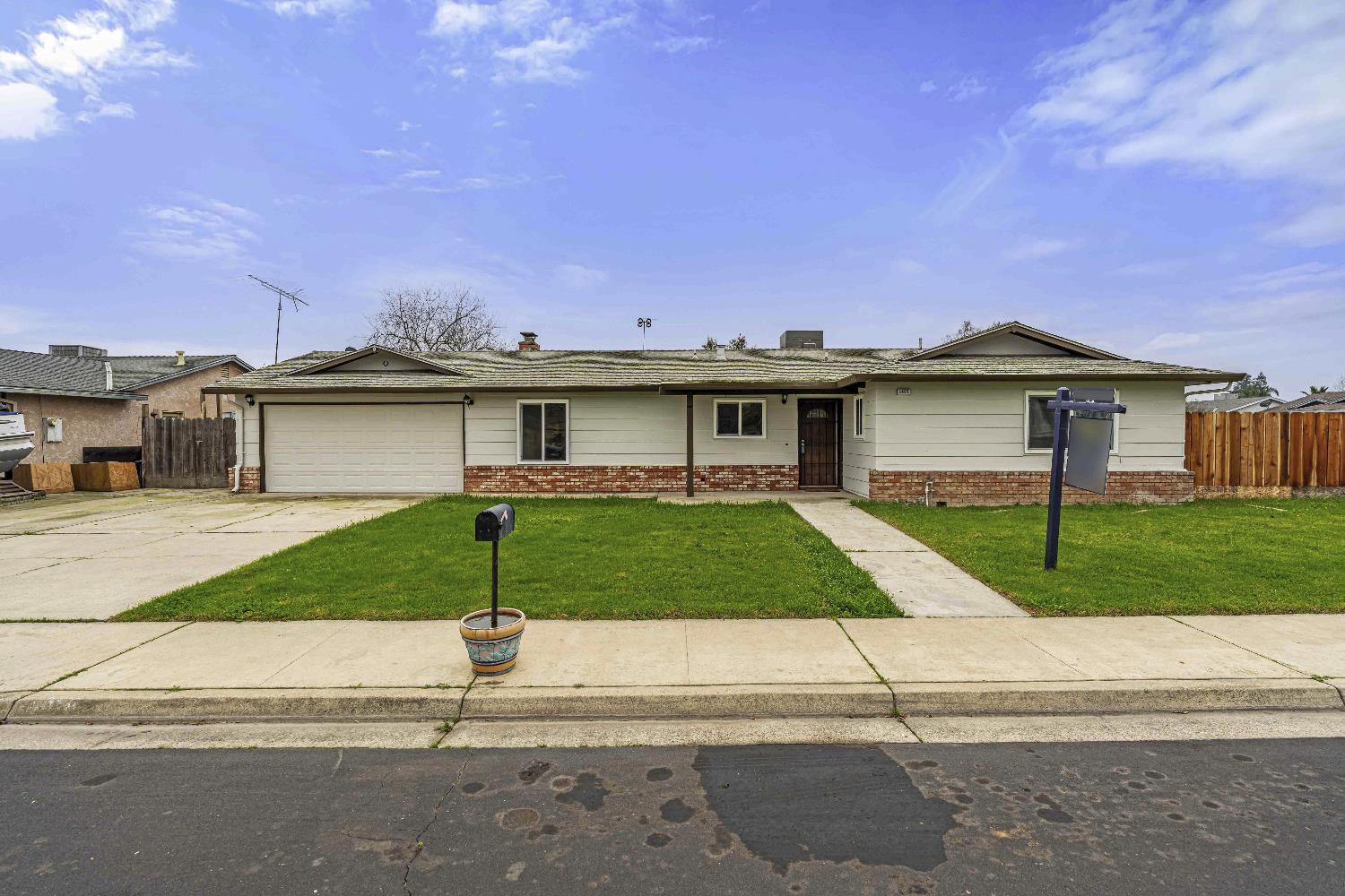1407 E D St, Oakdale, CA 95361