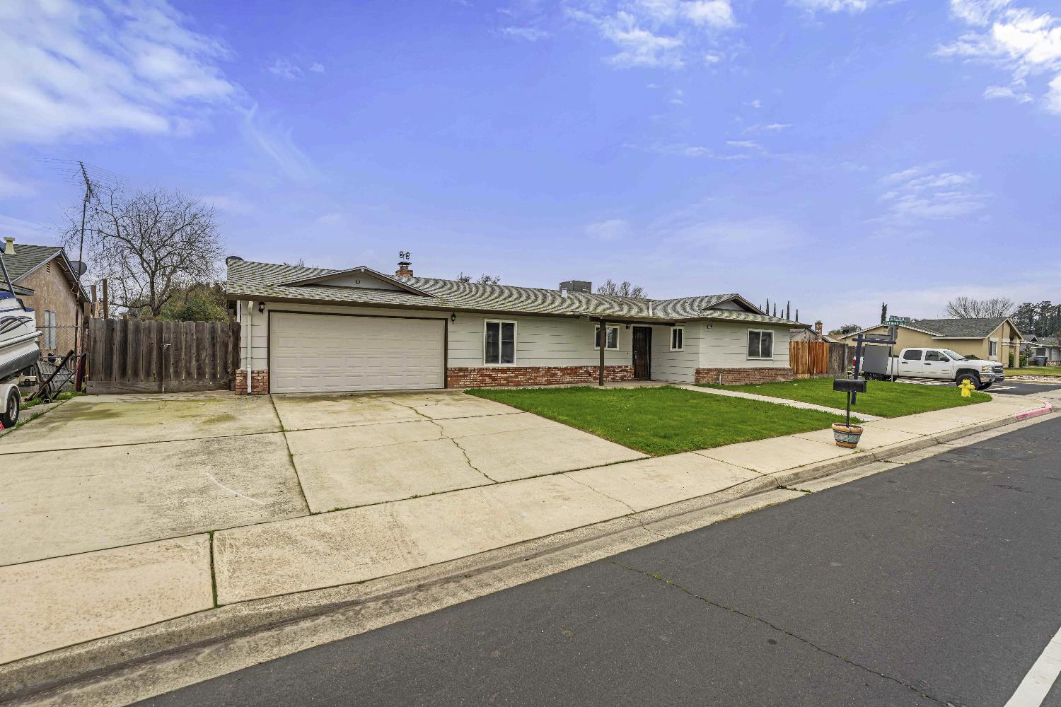 1407 E D St, Oakdale, CA 95361