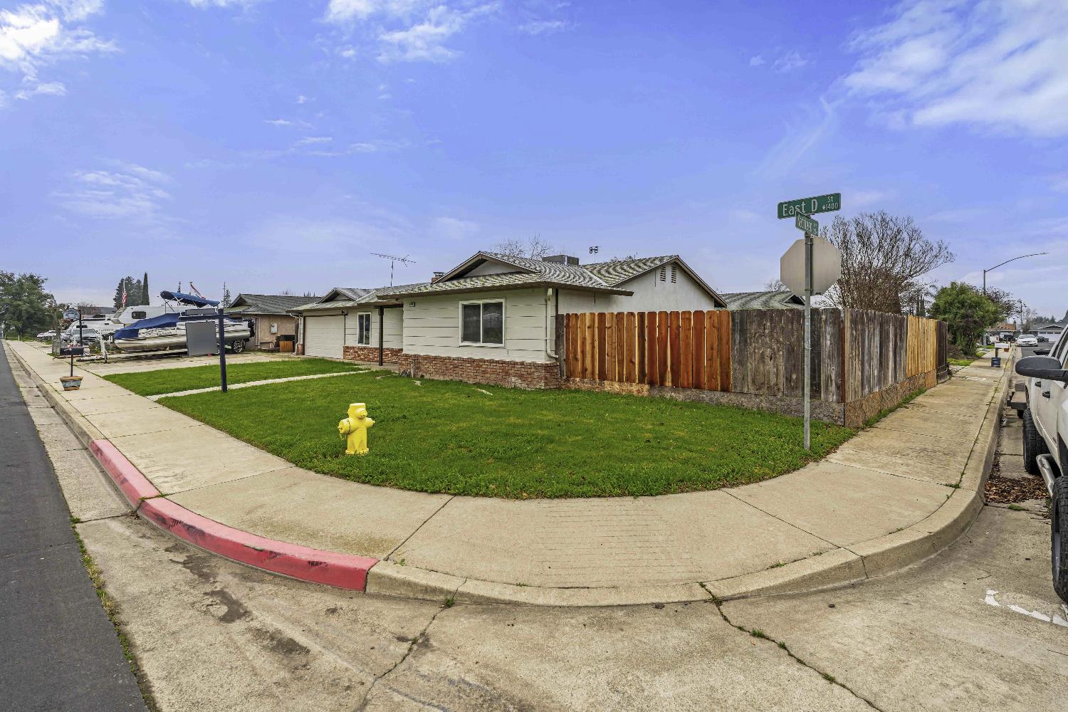 1407 E D St, Oakdale, CA 95361