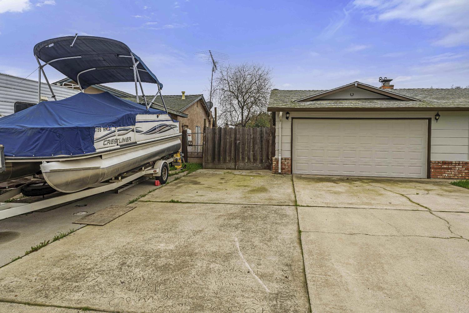 1407 E D St, Oakdale, CA 95361