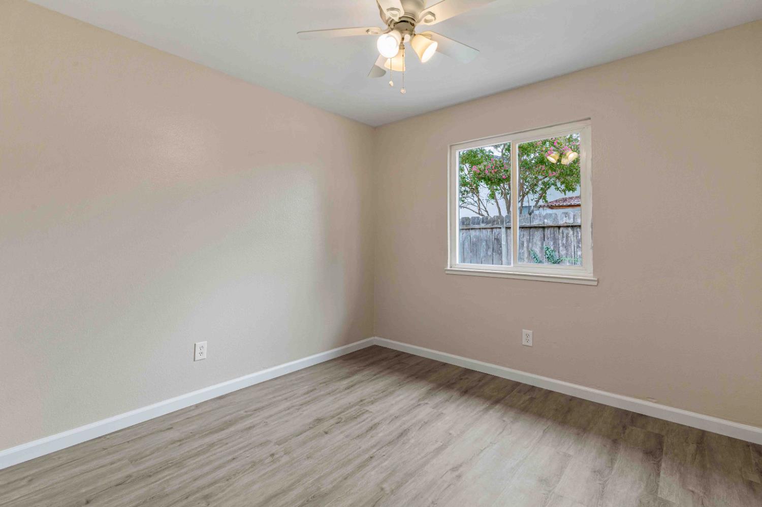 1407 E D St, Oakdale, CA 95361