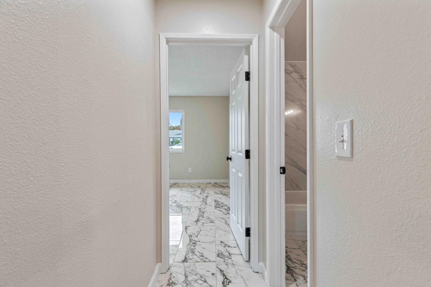 1407 E D St, Oakdale, CA 95361