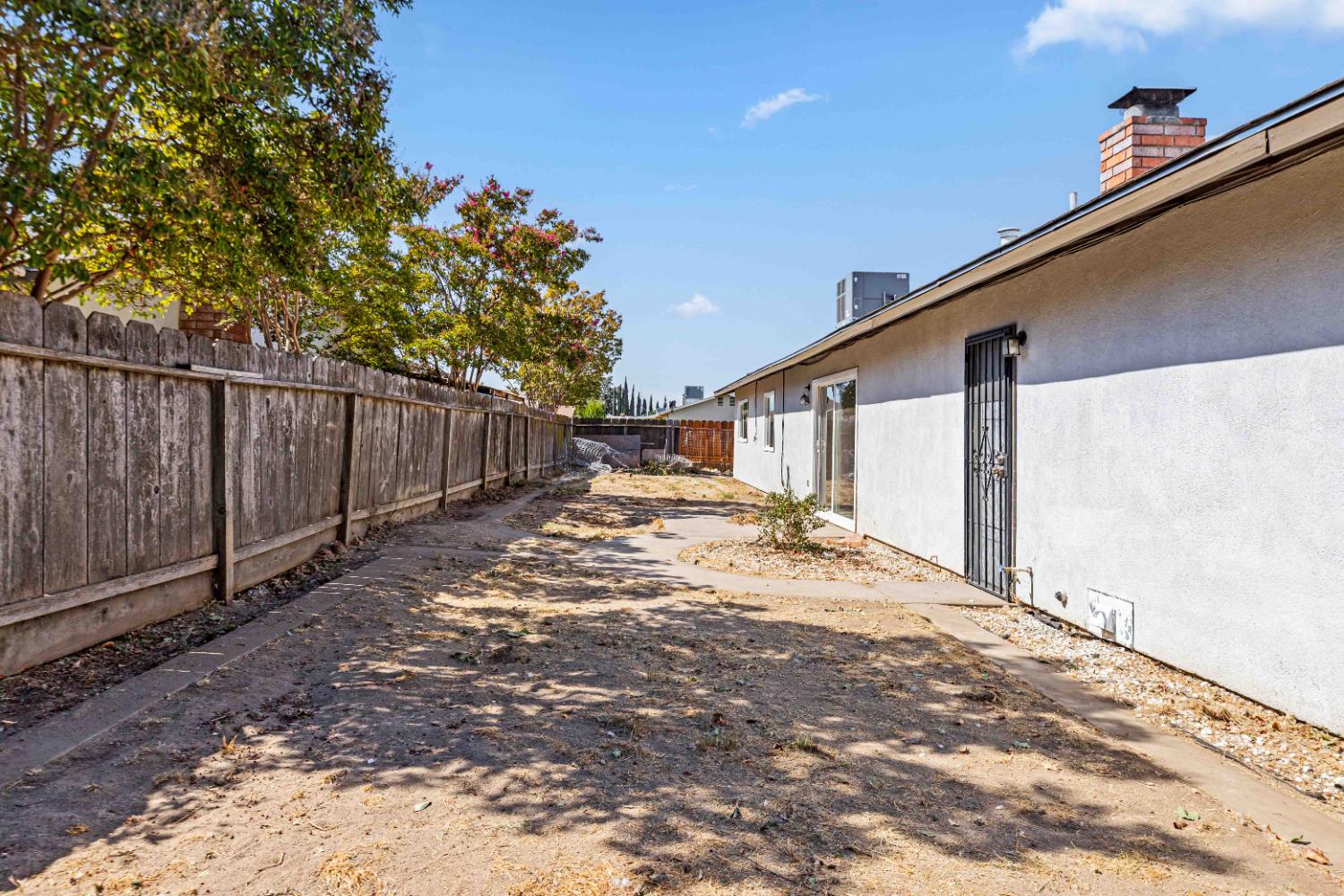 1407 E D St, Oakdale, CA 95361