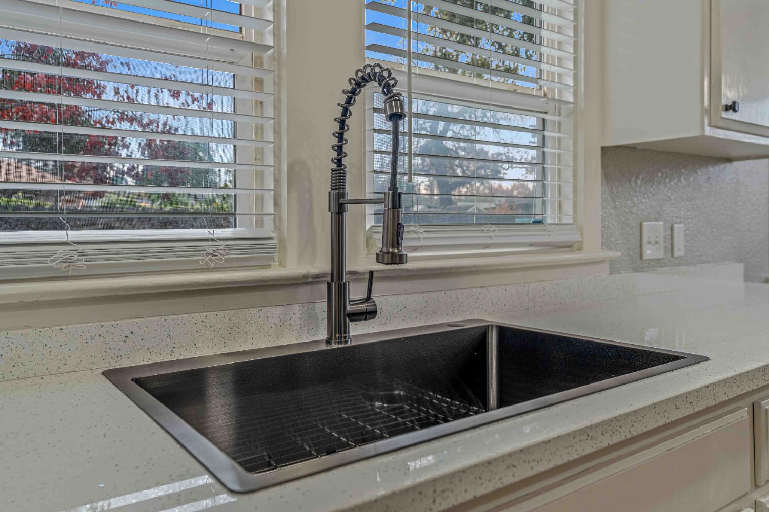 117 S Santa Ana Ave, Modesto, CA 95354