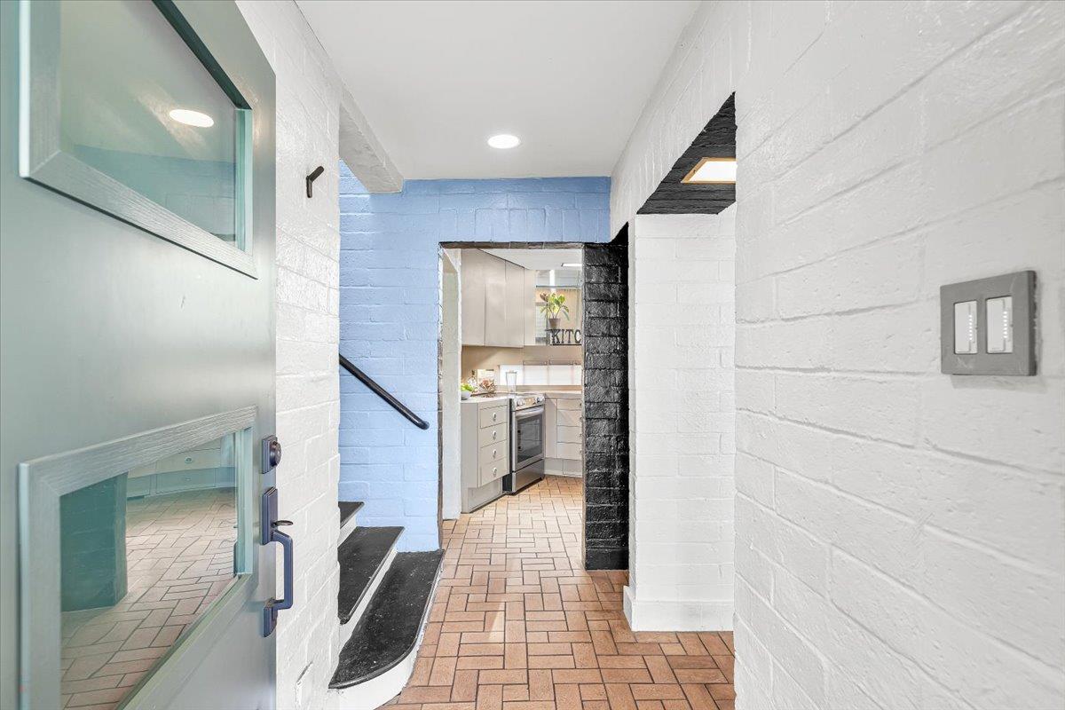 1018 W Morris Ave, Modesto, CA 95350